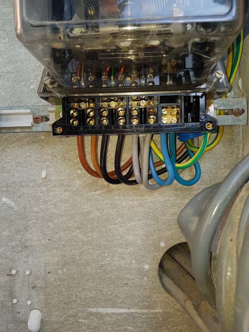 DA Electro Sàrl : Électricien dépannage 24/24 7/7 geneve et nyon — Fotos 8