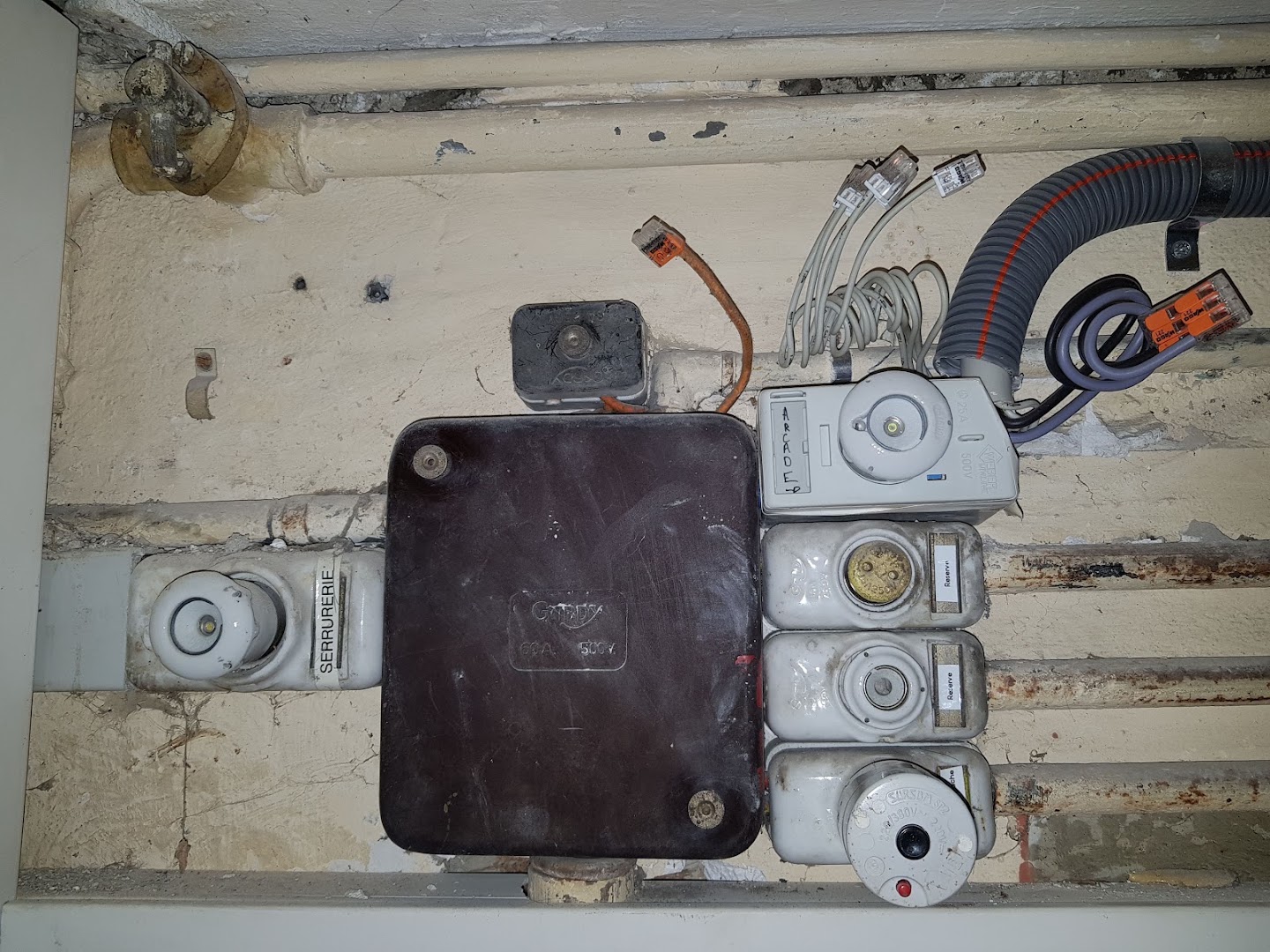 DA Electro Sàrl : Électricien dépannage 24/24 7/7 geneve et nyon — Fotos 5